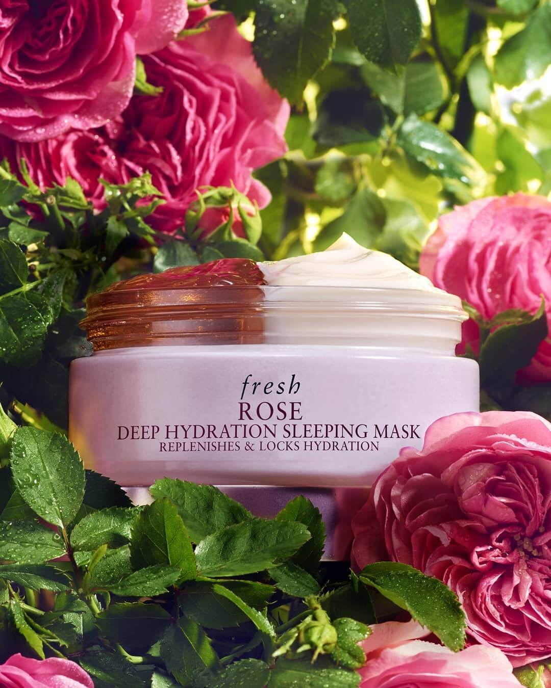 Fresh Rose Deep Hydration Sleeping Mask 70 ml. มาสก์ทรีทเมนท์ 2 ขั้นตอนที่ได้รับการออกแบบมาเพื่อคืนความชุ่มชื้น พร้อมเก็บกักความชุ่มชื้น ไว้ภายใต้ชั้นผิวตลอดคืน เพื่อผลลัพธ์สู่ผิวอ่อนนุ่ม เปล่งปลั่ง ดูอิ่มน้ำ ในยามเช้า